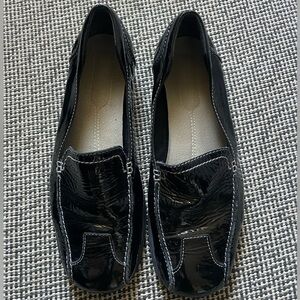 Reaction Kenneth Cole Black Patent Loafers